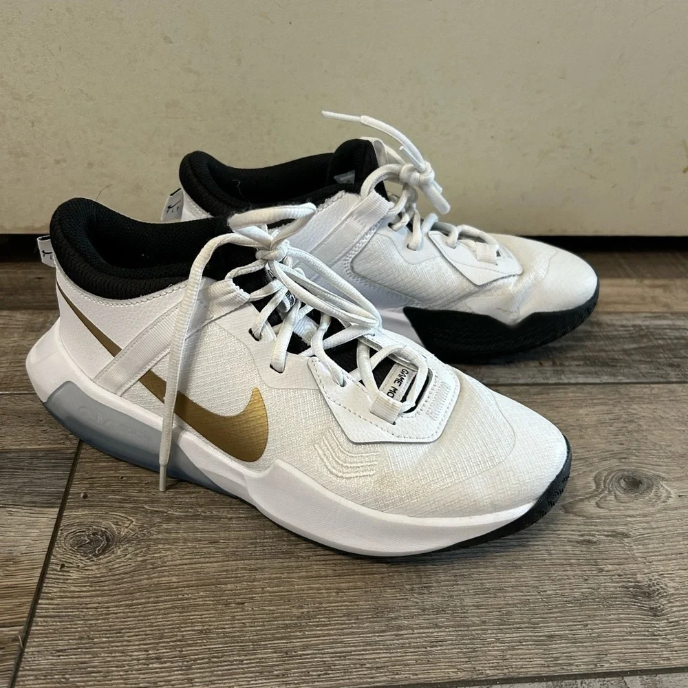 Nike Boys Air Zoom Crossover DC5216-100 White gold Basketball Sneakers Sz 6Y